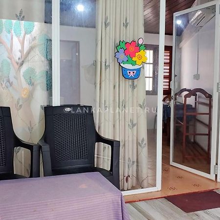 Twin Palms Hotell Mirissa Eksteriør bilde